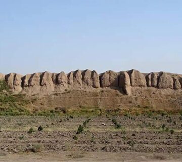 سنگ چين قبر گبری در کوه به چه معناست ؟