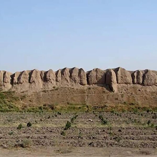 سنگ چين قبر گبری در کوه به چه معناست ؟